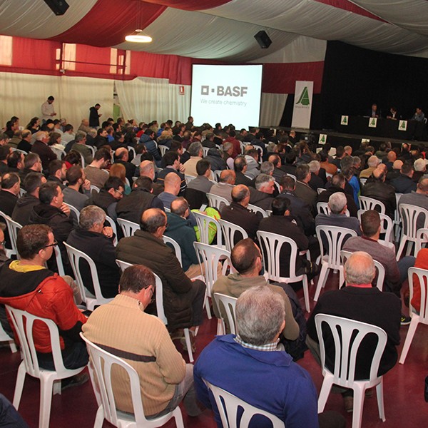 Más de 400 ganaderos participan en la Jornada uso eficiente de purines en Tamarite de Litera