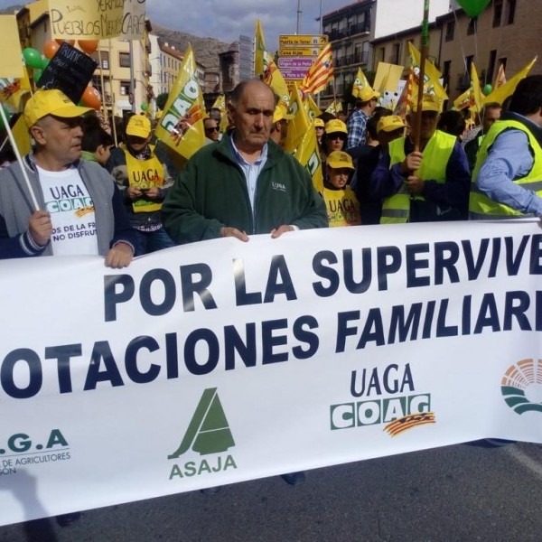 MANIFESTACIÓN EN CALATAYUD POR LA SUPERVIVENCIA DE LAS EXPLOTACIONES FAMILIARES Y DEL MUNDO RURAL