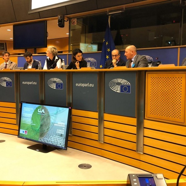 ASAJA Huesca se desplaza al Parlamento Europeo para defender la innovación en el sector agrícola
