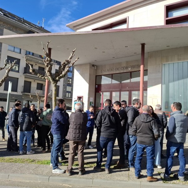 Ganaderos del Sobrarbe se concentran en Boltaña por unas OCAS con trabajadores